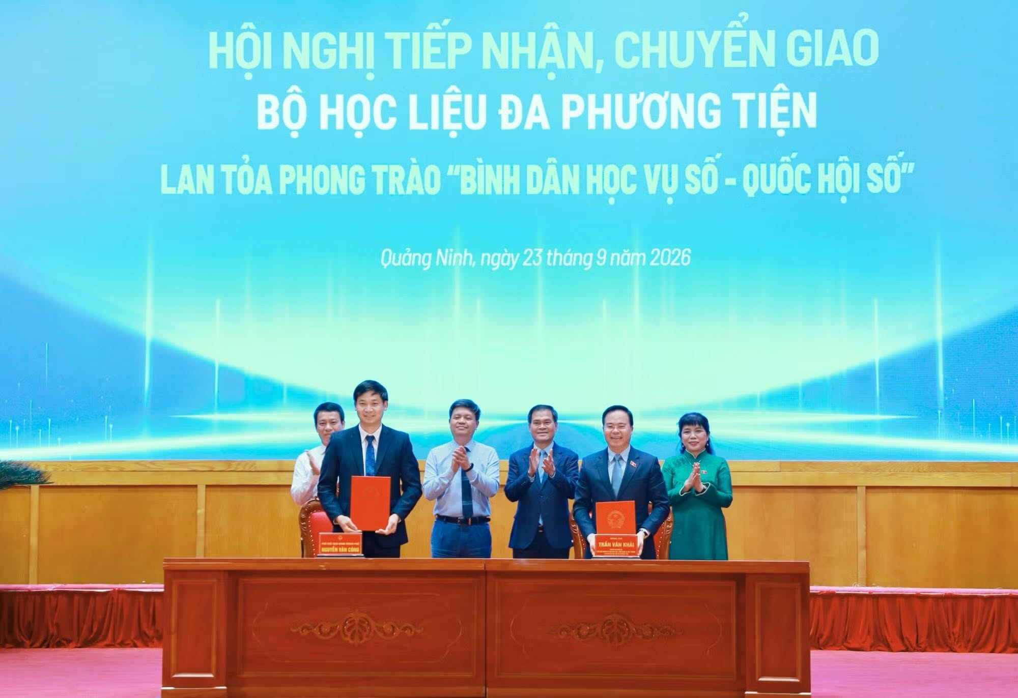QUẢNG ĐỨC: THAM DỰ TRỰC TUYẾN DIỄN ĐÀN CHUYỂN ĐỔI SỐ VÀ TIẾP NHẬN BỘ HỌC LIỆU "BÌNH DÂN HỌC VỤ SỐ" NĂM 2026
